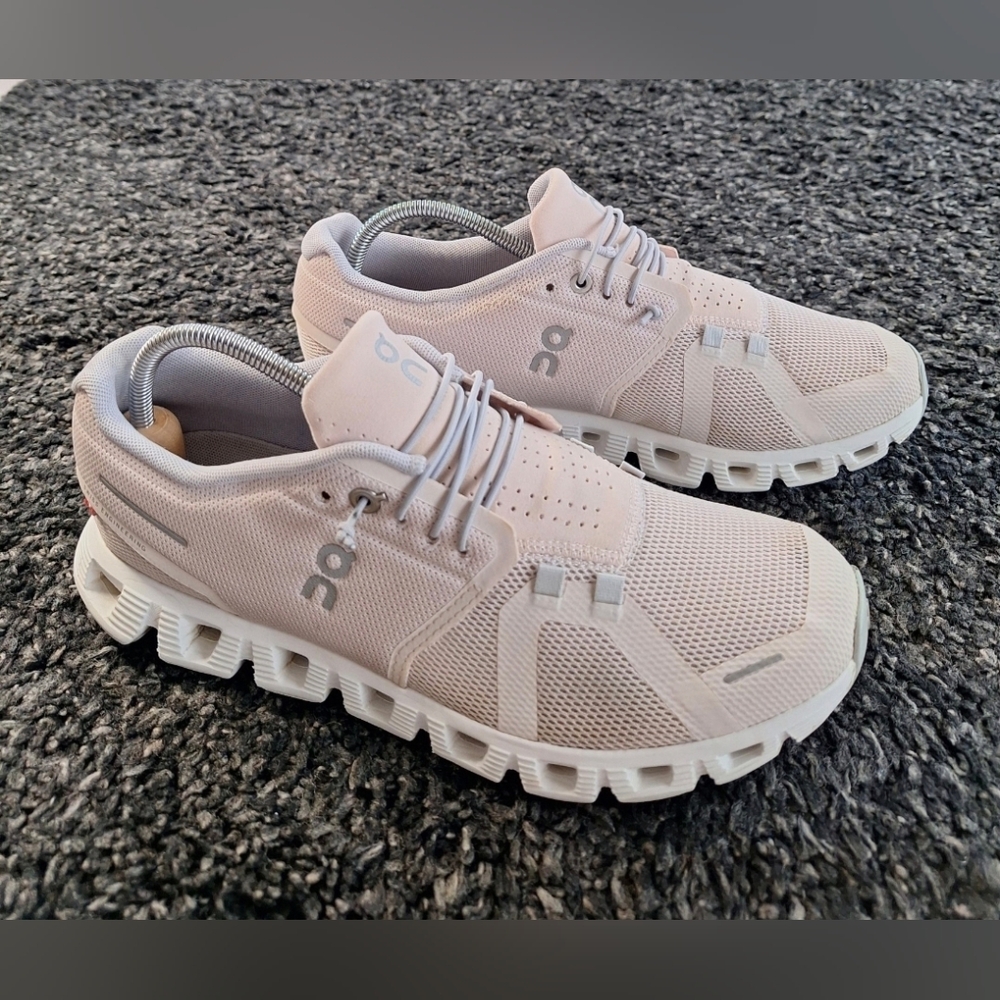 ON RUNNING WOMEN Cloud 5 Running Sneakers Shell White Light Pink Size 9.5